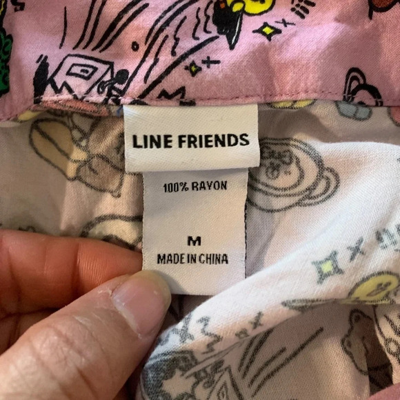 Line FRIENDS BROWN & FRIENDS Allover Print Women's Tie-Front Woven Top - Picture 6 of 6